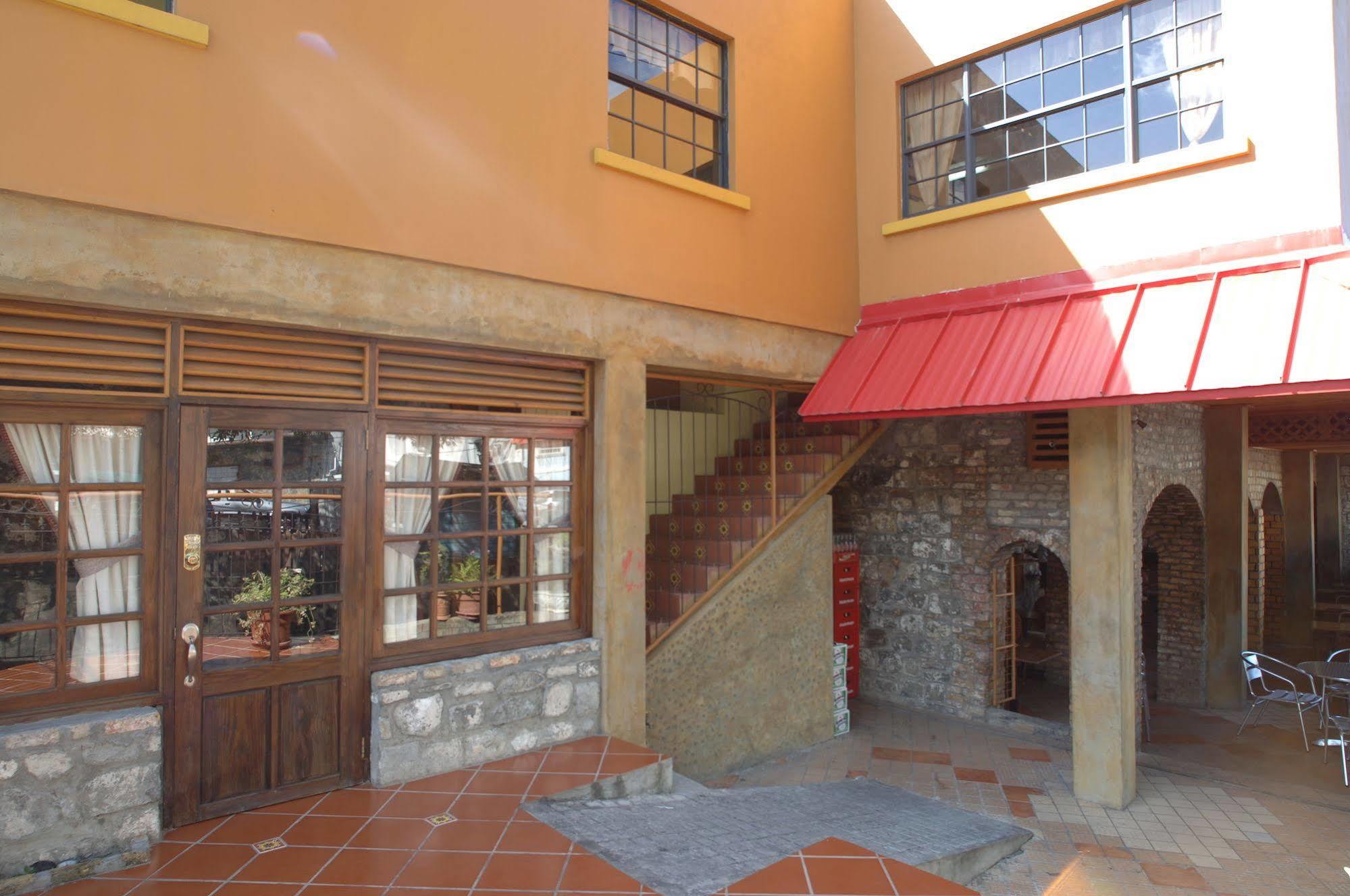 Heron At Bridgehouse Kingstown Exterior foto